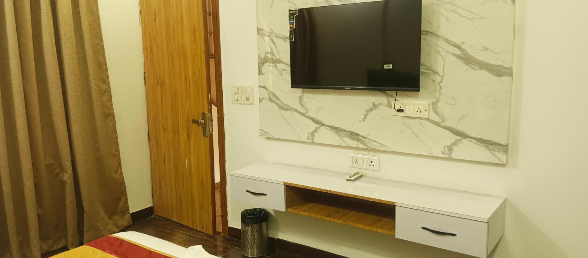 Hotel Elite Sector 45 I Gurgaon Central I Couple Friendly Экстерьер фото