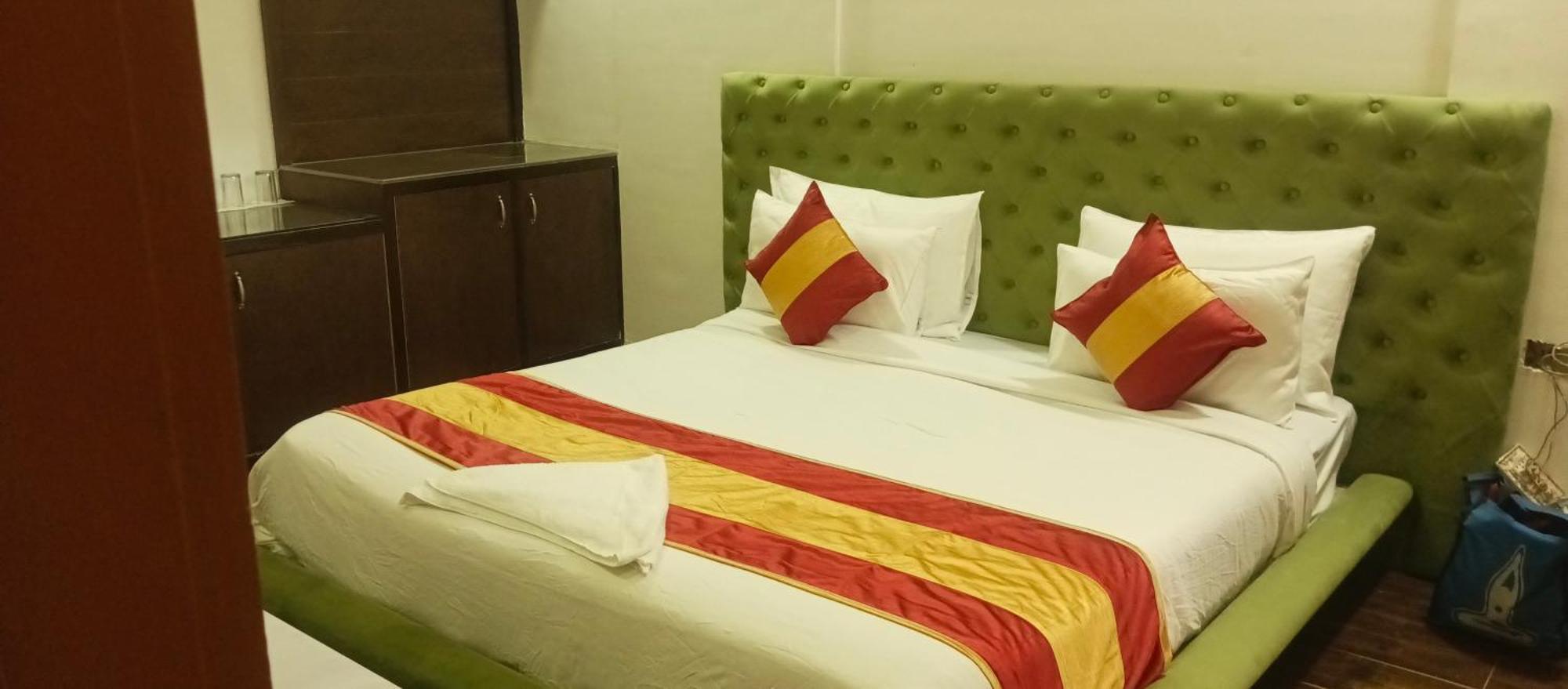 Hotel Elite Sector 45 I Gurgaon Central I Couple Friendly Экстерьер фото