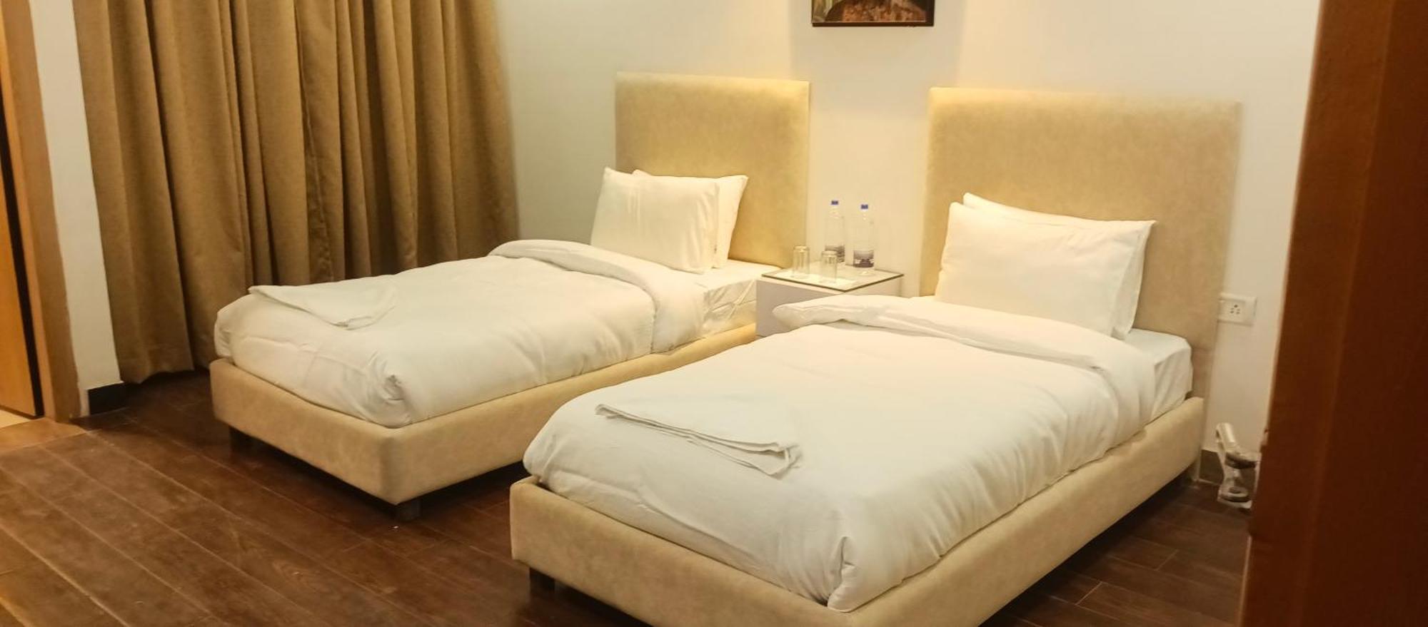 Hotel Elite Sector 45 I Gurgaon Central I Couple Friendly Экстерьер фото