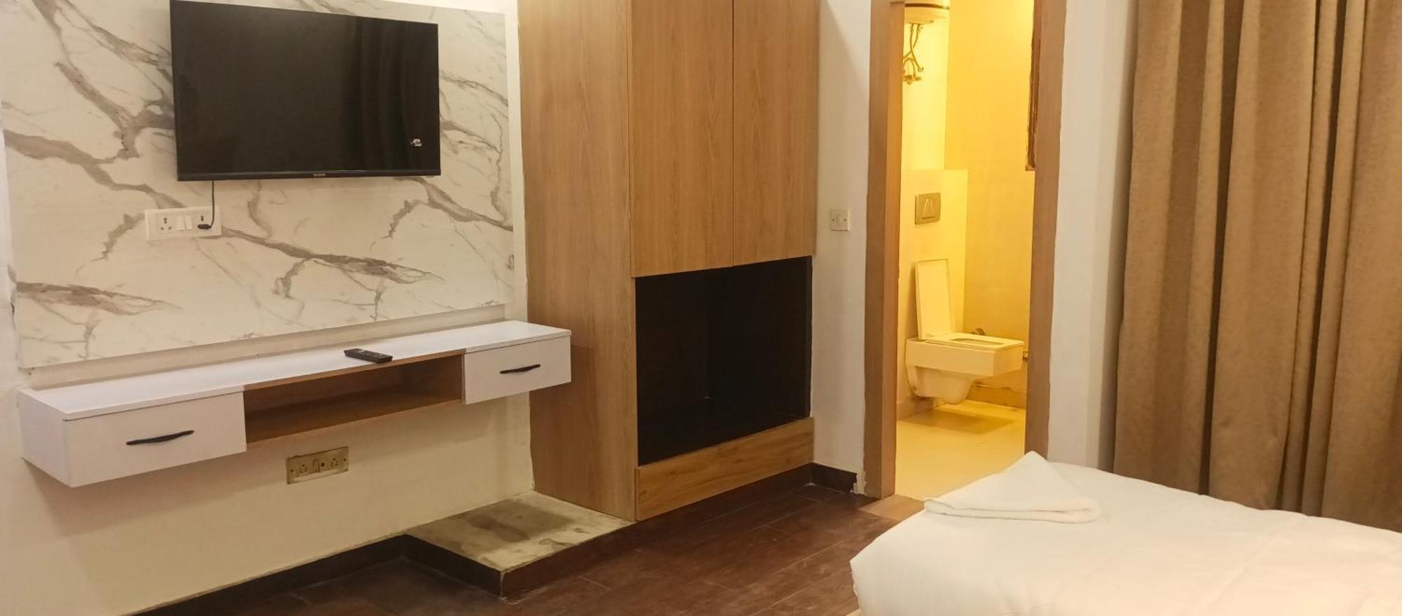 Hotel Elite Sector 45 I Gurgaon Central I Couple Friendly Экстерьер фото