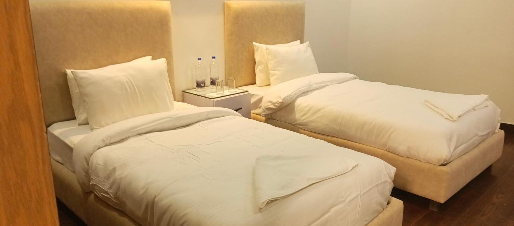 Hotel Elite Sector 45 I Gurgaon Central I Couple Friendly Экстерьер фото