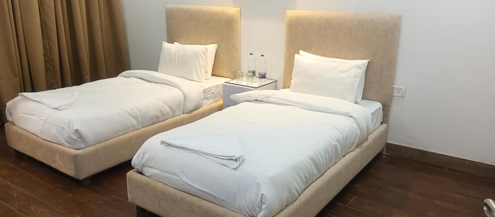 Hotel Elite Sector 45 I Gurgaon Central I Couple Friendly Экстерьер фото
