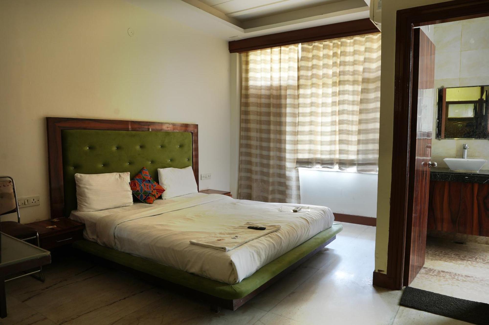 Hotel Elite Sector 45 I Gurgaon Central I Couple Friendly Экстерьер фото