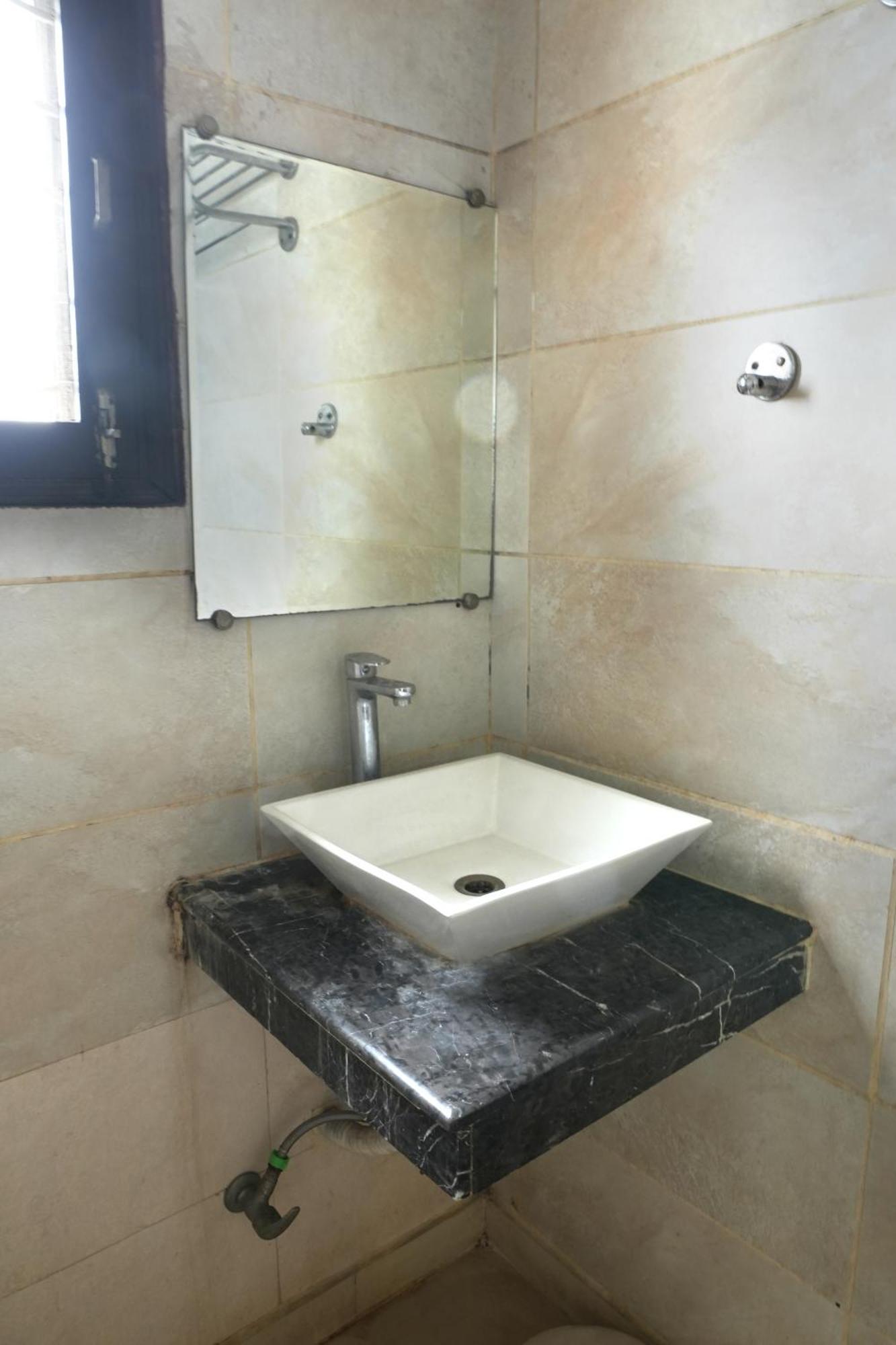 Hotel Elite Sector 45 I Gurgaon Central I Couple Friendly Экстерьер фото