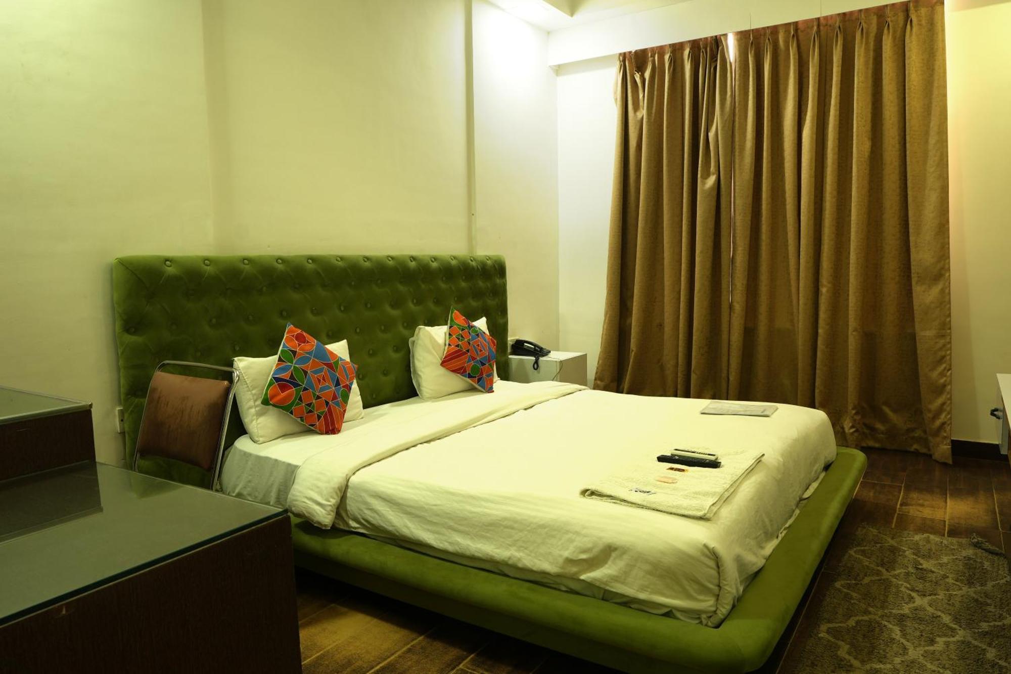 Hotel Elite Sector 45 I Gurgaon Central I Couple Friendly Экстерьер фото