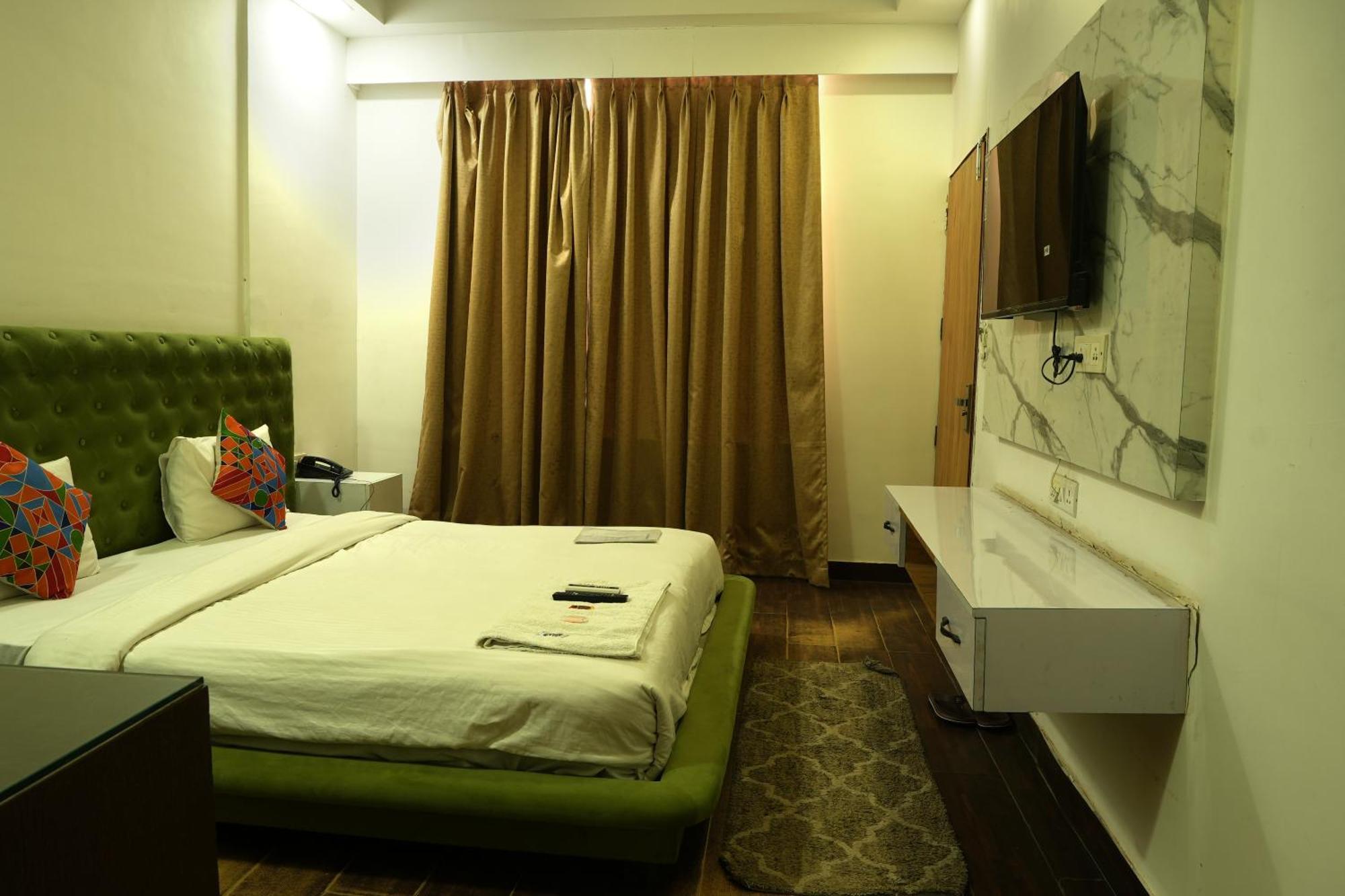 Hotel Elite Sector 45 I Gurgaon Central I Couple Friendly Экстерьер фото