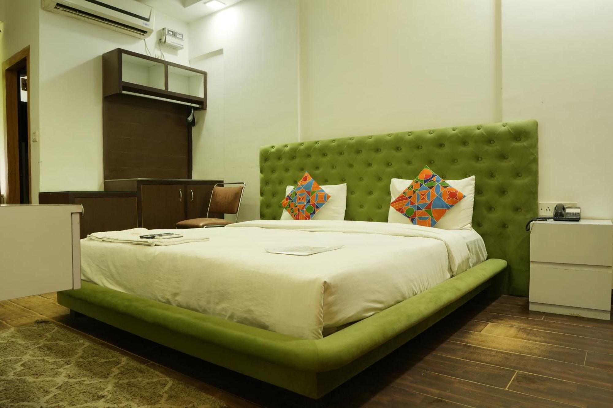 Hotel Elite Sector 45 I Gurgaon Central I Couple Friendly Экстерьер фото