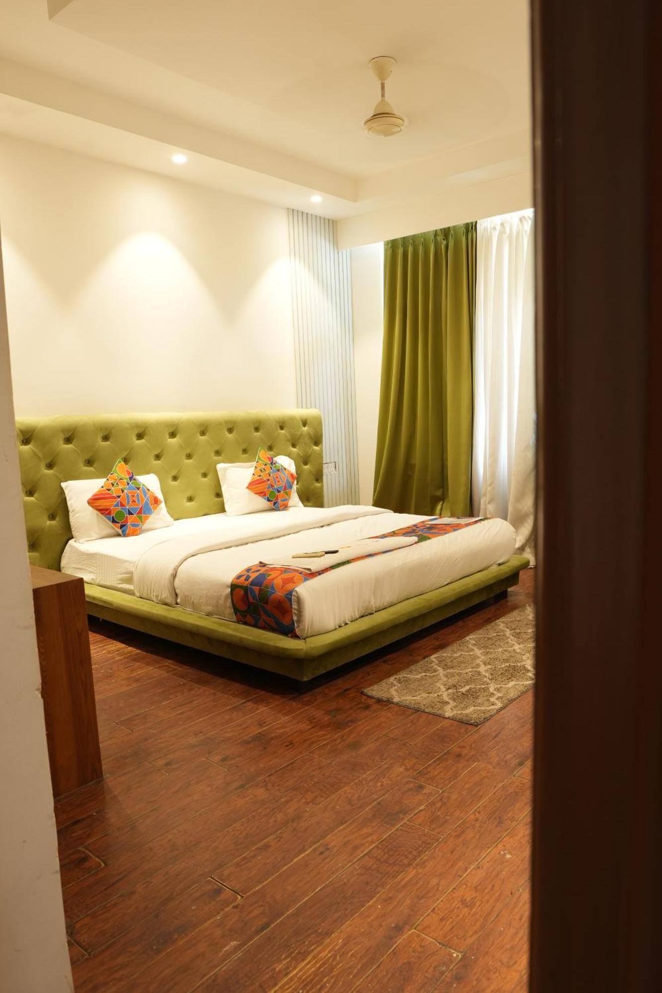 Hotel Elite Sector 45 I Gurgaon Central I Couple Friendly Экстерьер фото