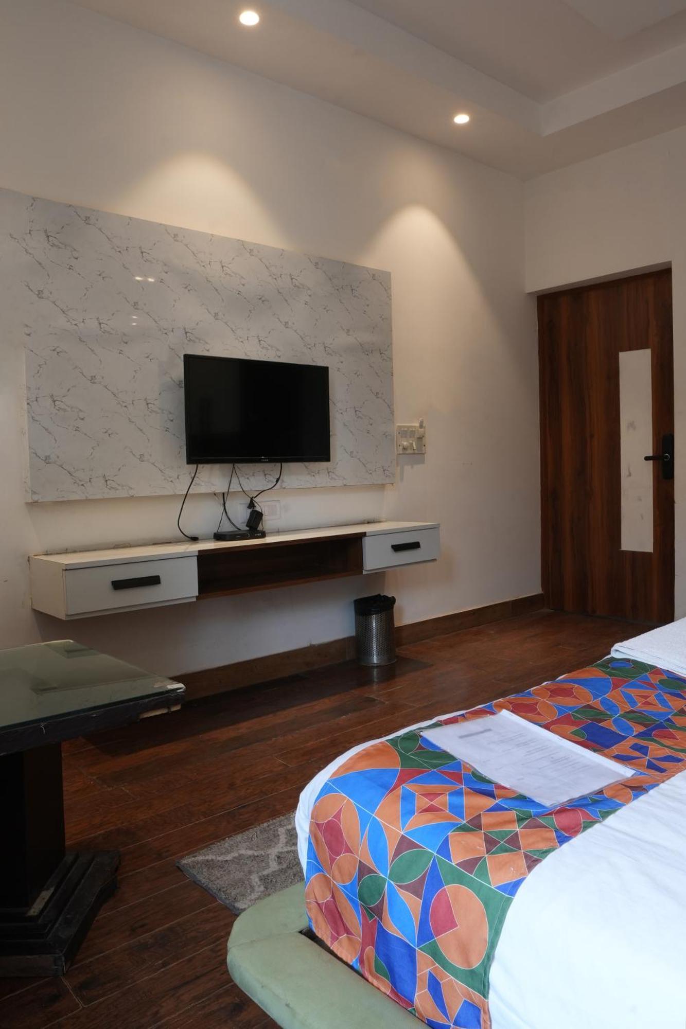 Hotel Elite Sector 45 I Gurgaon Central I Couple Friendly Экстерьер фото