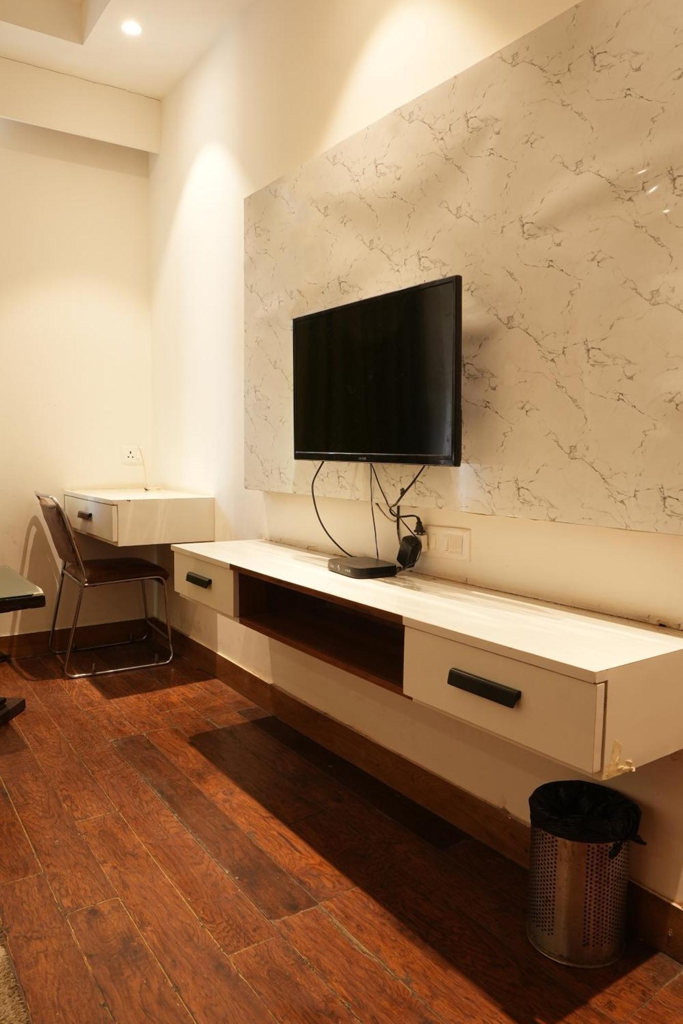 Hotel Elite Sector 45 I Gurgaon Central I Couple Friendly Экстерьер фото