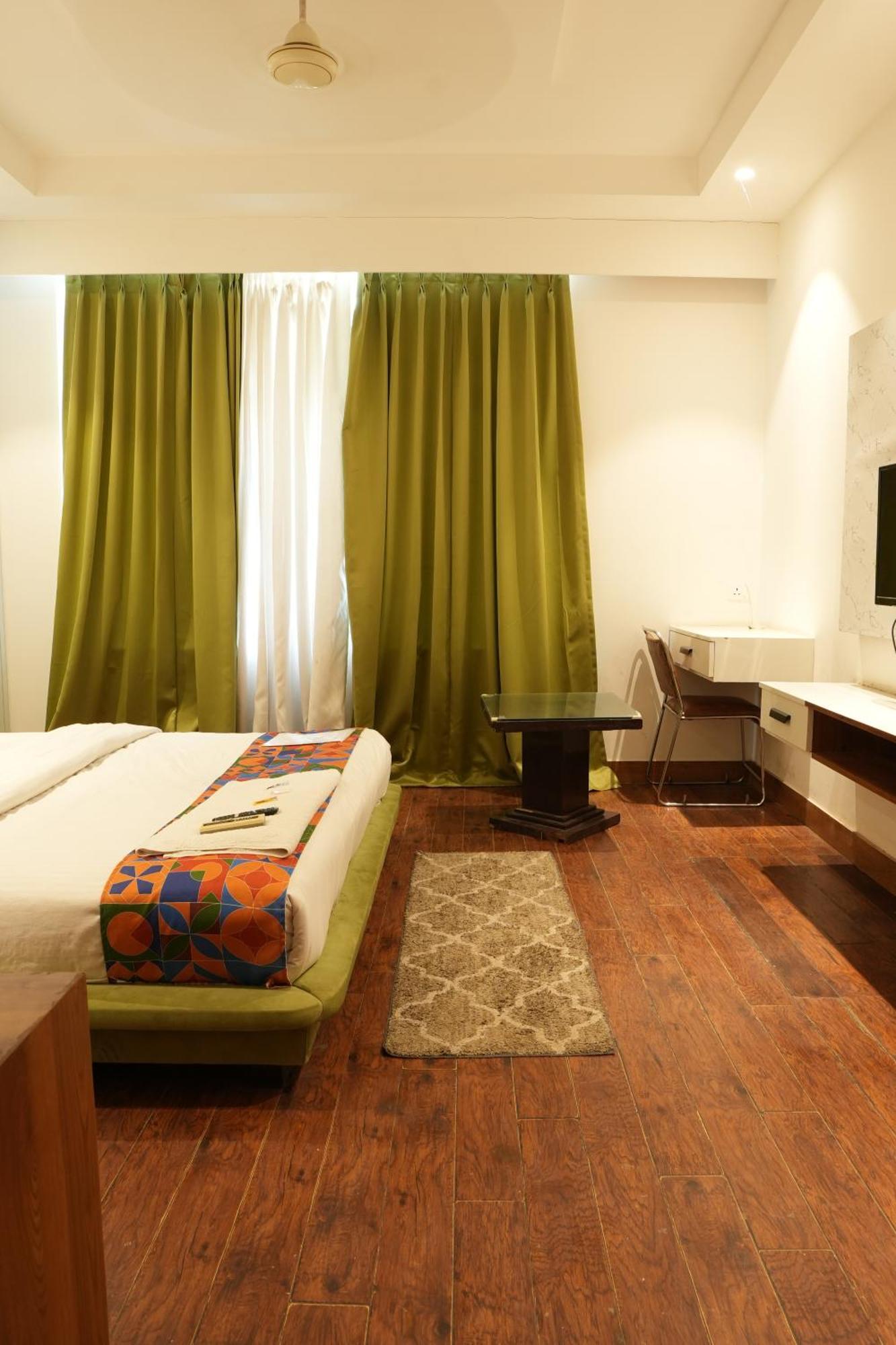 Hotel Elite Sector 45 I Gurgaon Central I Couple Friendly Экстерьер фото