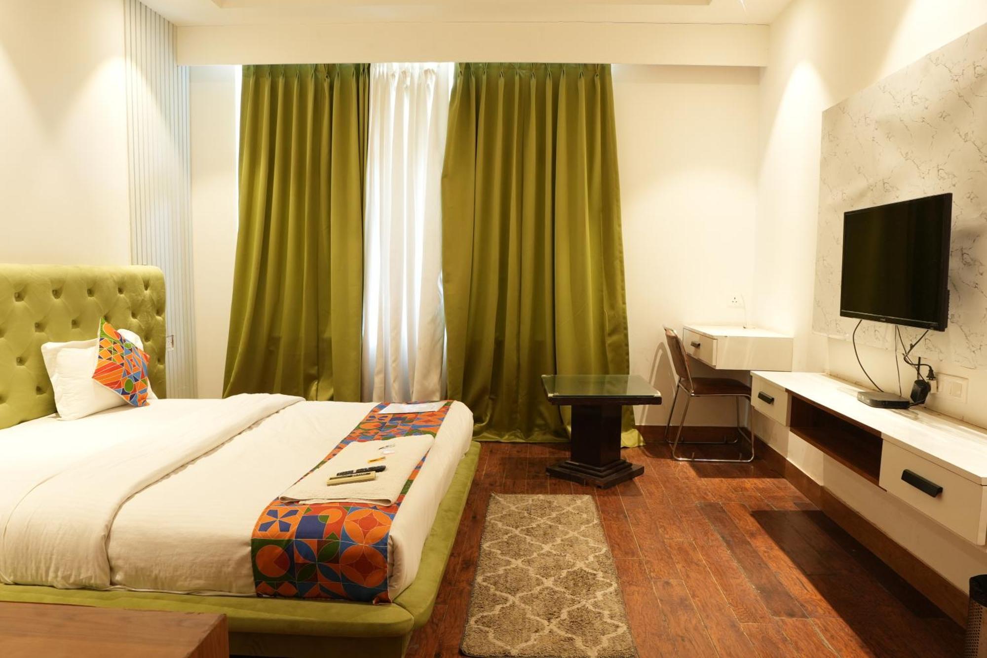 Hotel Elite Sector 45 I Gurgaon Central I Couple Friendly Экстерьер фото