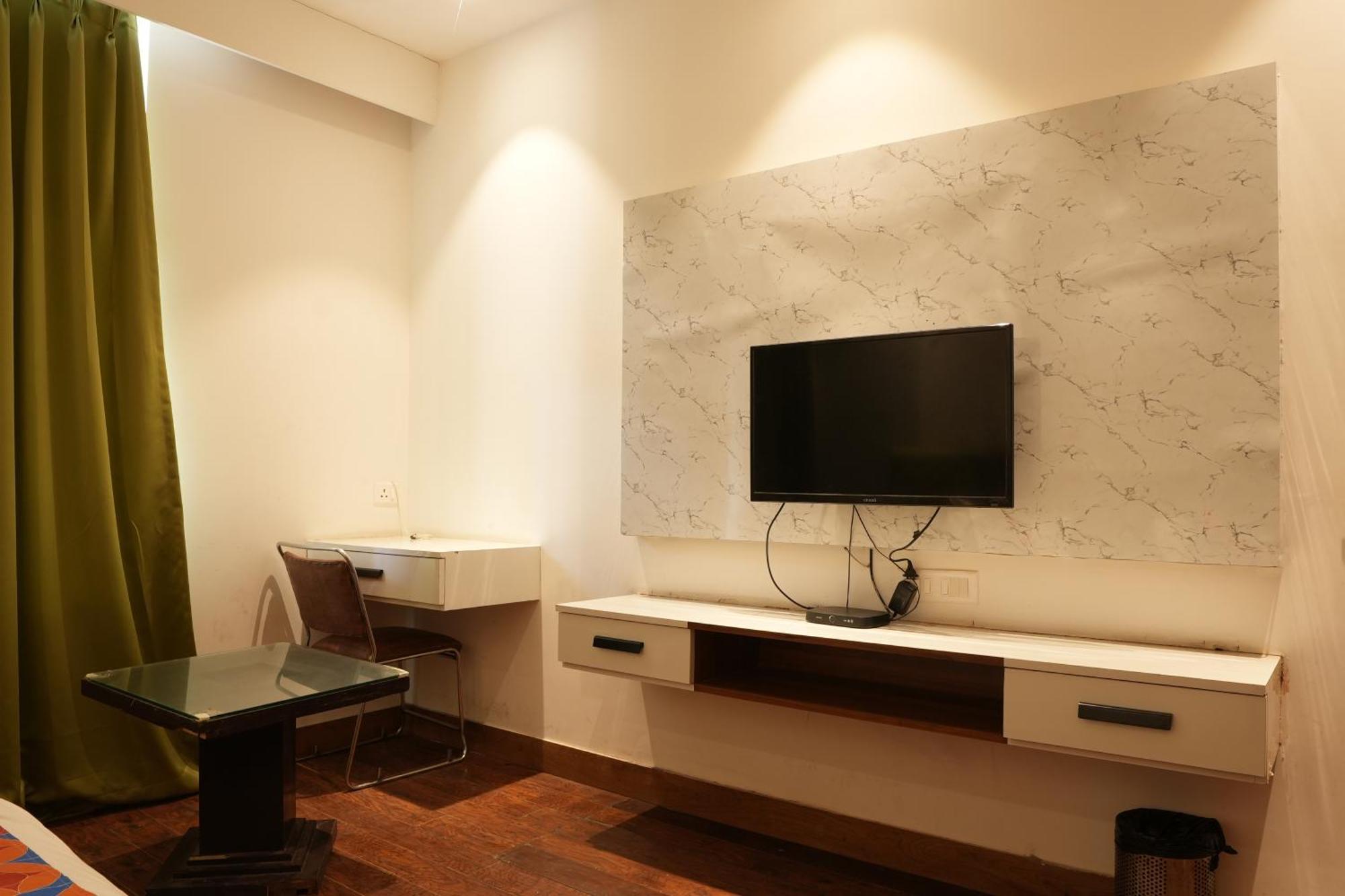 Hotel Elite Sector 45 I Gurgaon Central I Couple Friendly Экстерьер фото